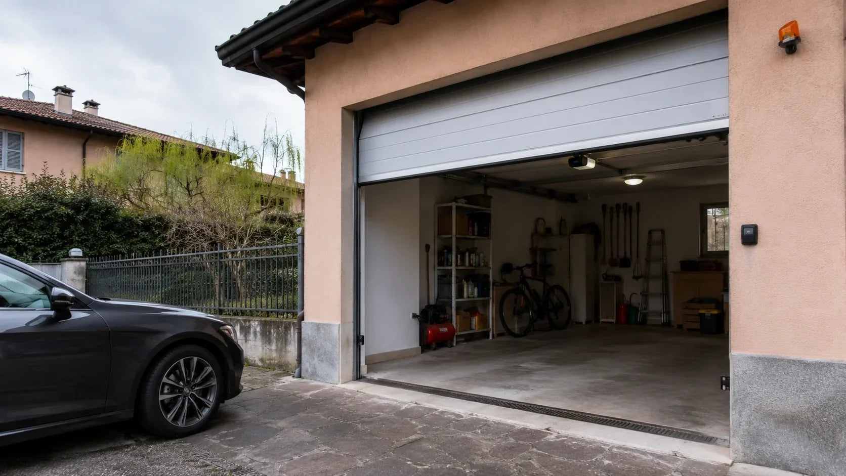 Portone basculante o sezionale per il garage: cosa cambia e quale scegliere
